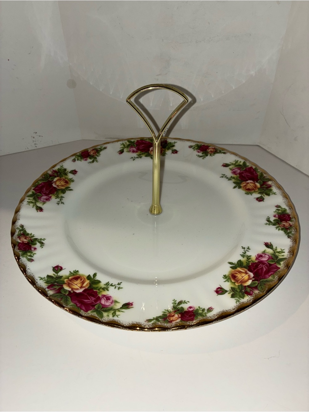Royal Albert Old Country Roses Tid Bit / Dessert Dish w Center Gold Handle